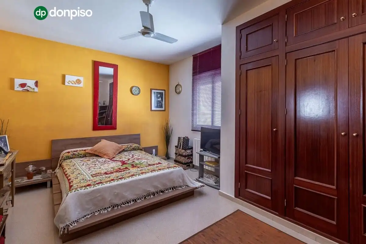 Casa aparellada amb terrassa en venda a Camino CEMENTERIO, imagen 17