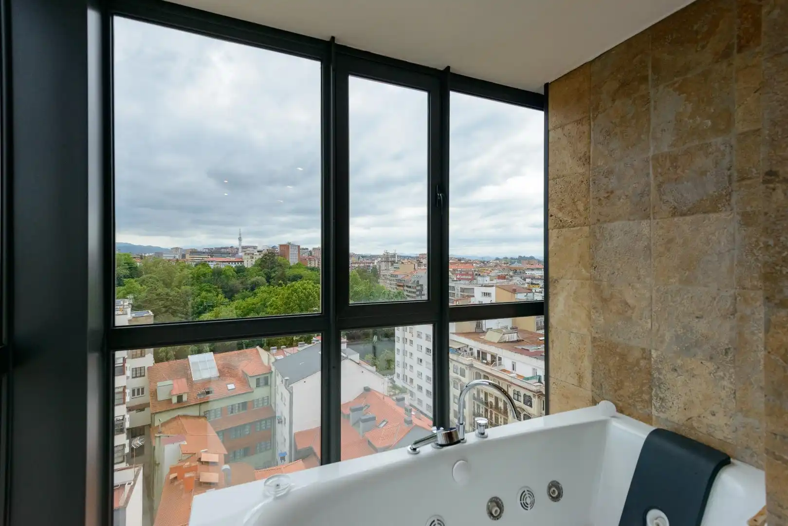 Bedroom of Flat for sale in Oviedo   with Heating and Jacuzzi