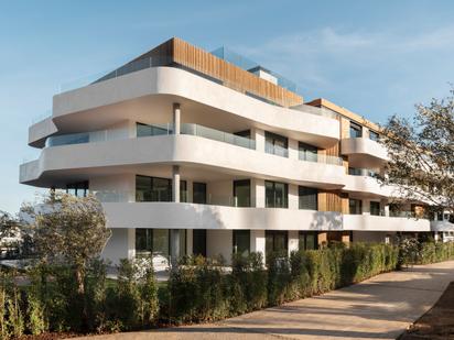 Vista exterior de Àtic en venda en Sotogrande amb Aire condicionat, Terrassa i Balcó