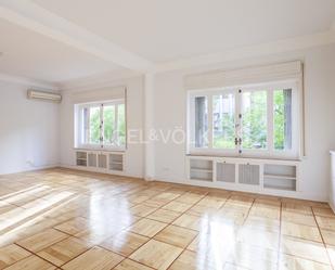 Sala d'estar de Apartament de lloguer en  Madrid Capital amb Aire condicionat