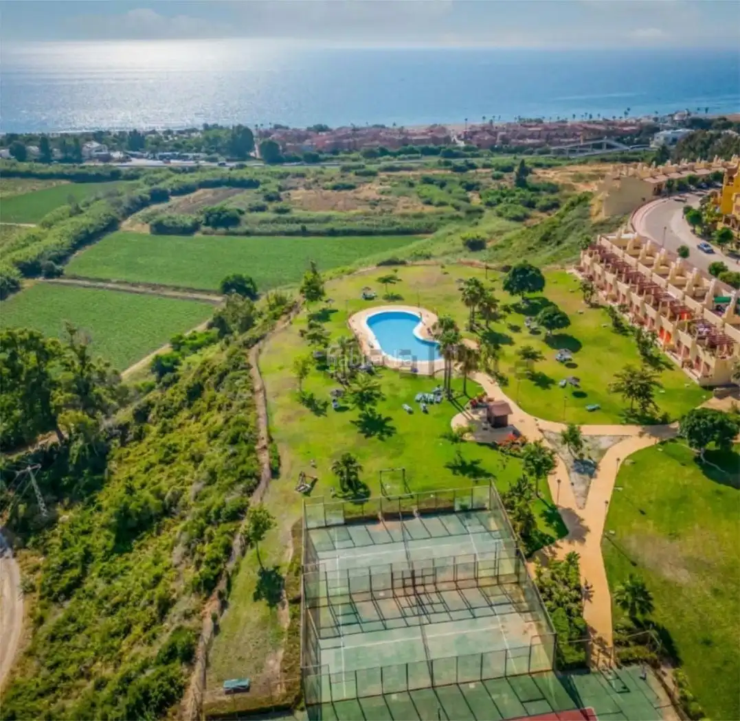 House with pool to rent in Avenida Suecia 56