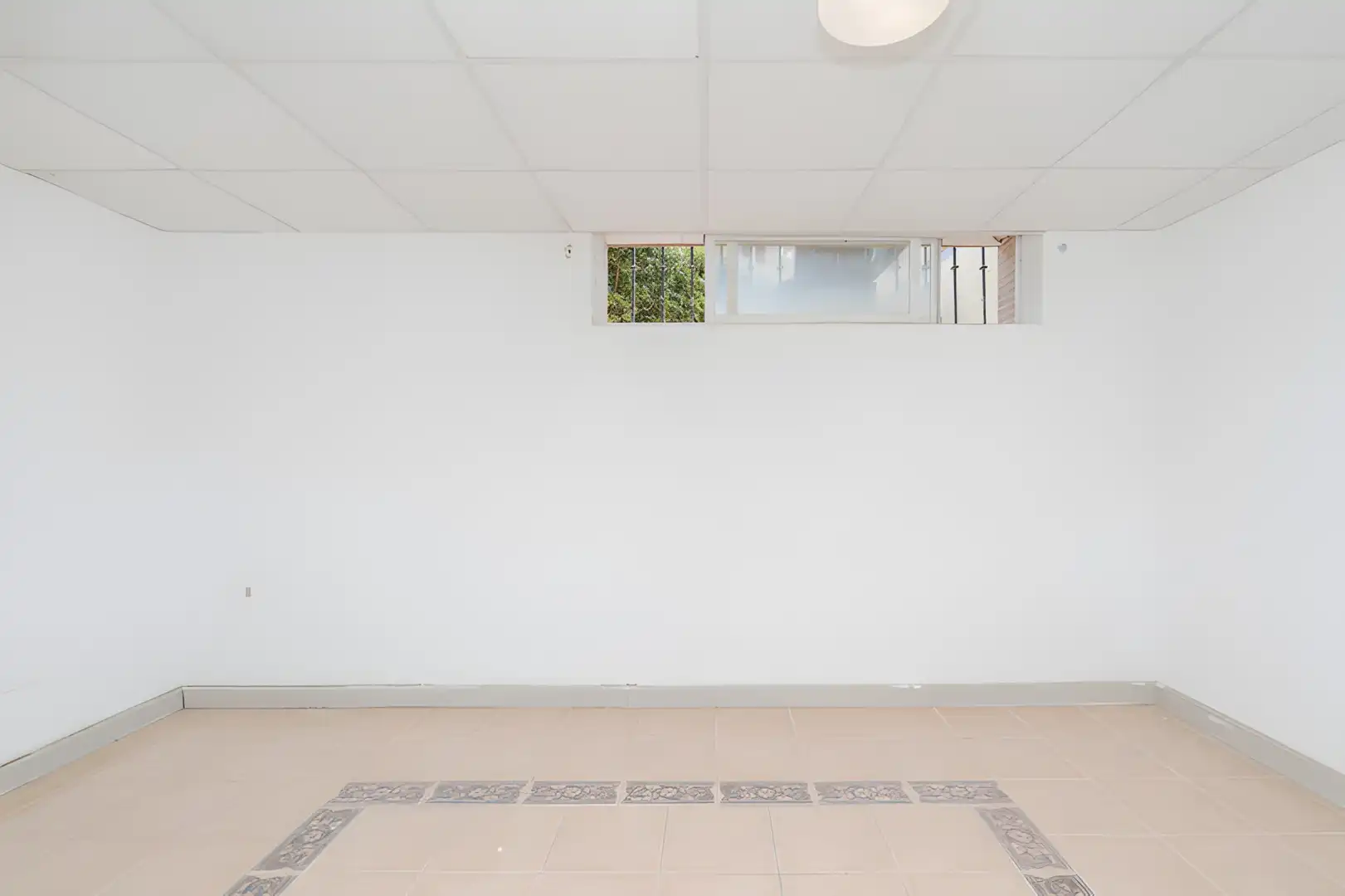Einfamilien-Reihenhaus zum Verkauf in Estepona mit Klimaanlage, Privatgarten und Terrasse