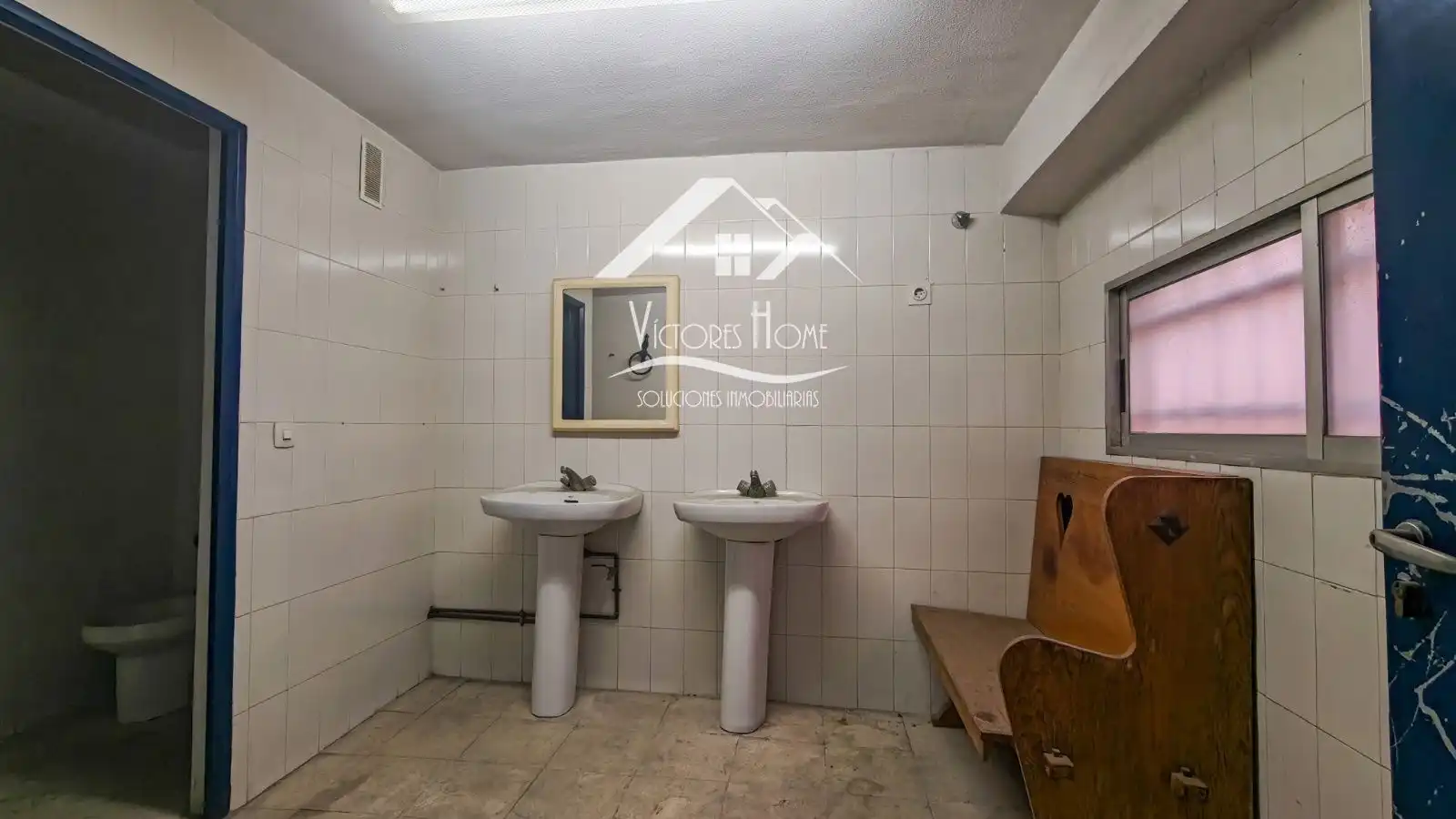 Bathroom of Industrial buildings for sale in Madrid
