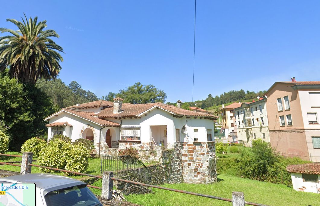Vista exterior de Casa o xalet en venda en Cudillero amb Calefacció, Jardí privat i Parquet
