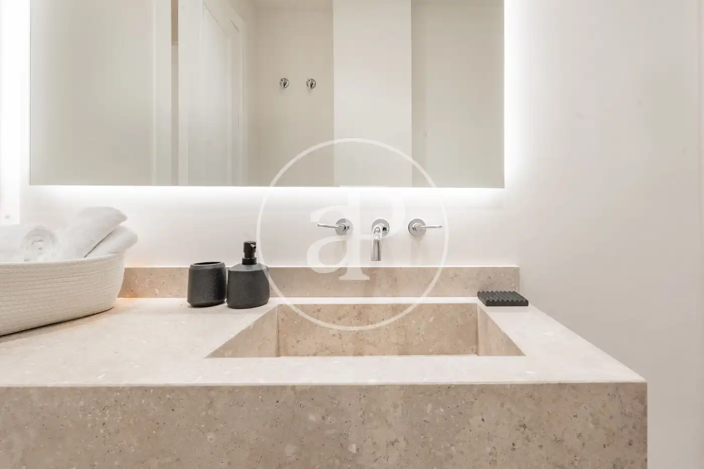 Badezimmer von Wohnung zum Verkauf in Madrid mit Klimaanlage, Heizung und Balkon