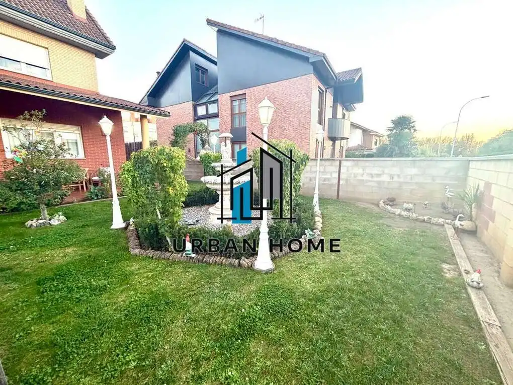 Vista exterior de Casa o chalet en venta en Las Eras de Renueva