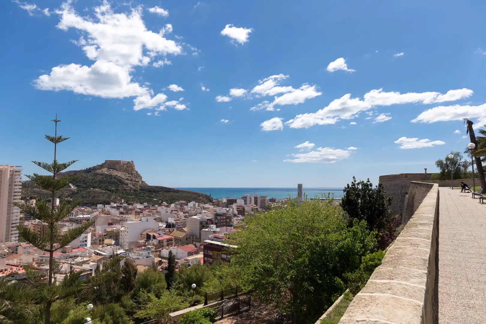 Vista exterior de Dúplex en venta en Alicante / Alacant con Aire acondicionado, Calefacción y Jardín privado