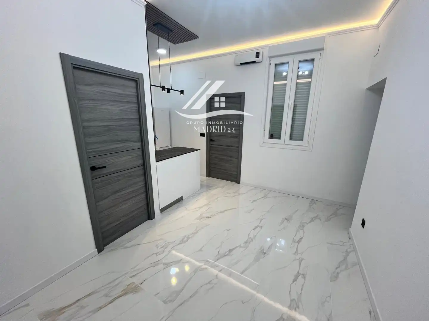Flat for sale in Calle de Valencia, Embajadores - Lavapiés