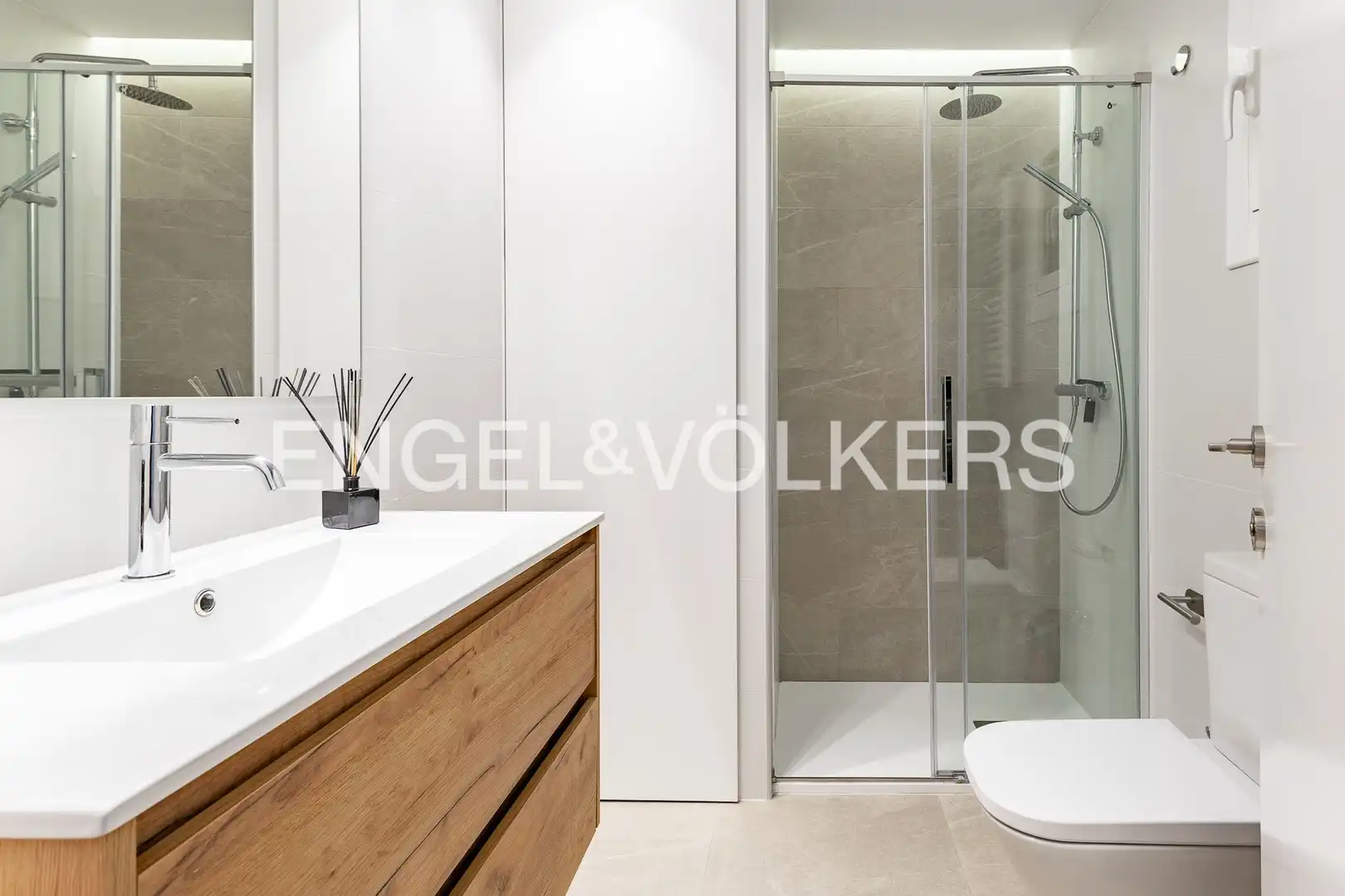 Bathroom of Flat for sale in Barcelona  with Air Conditioner, Heating and Parquet flooring