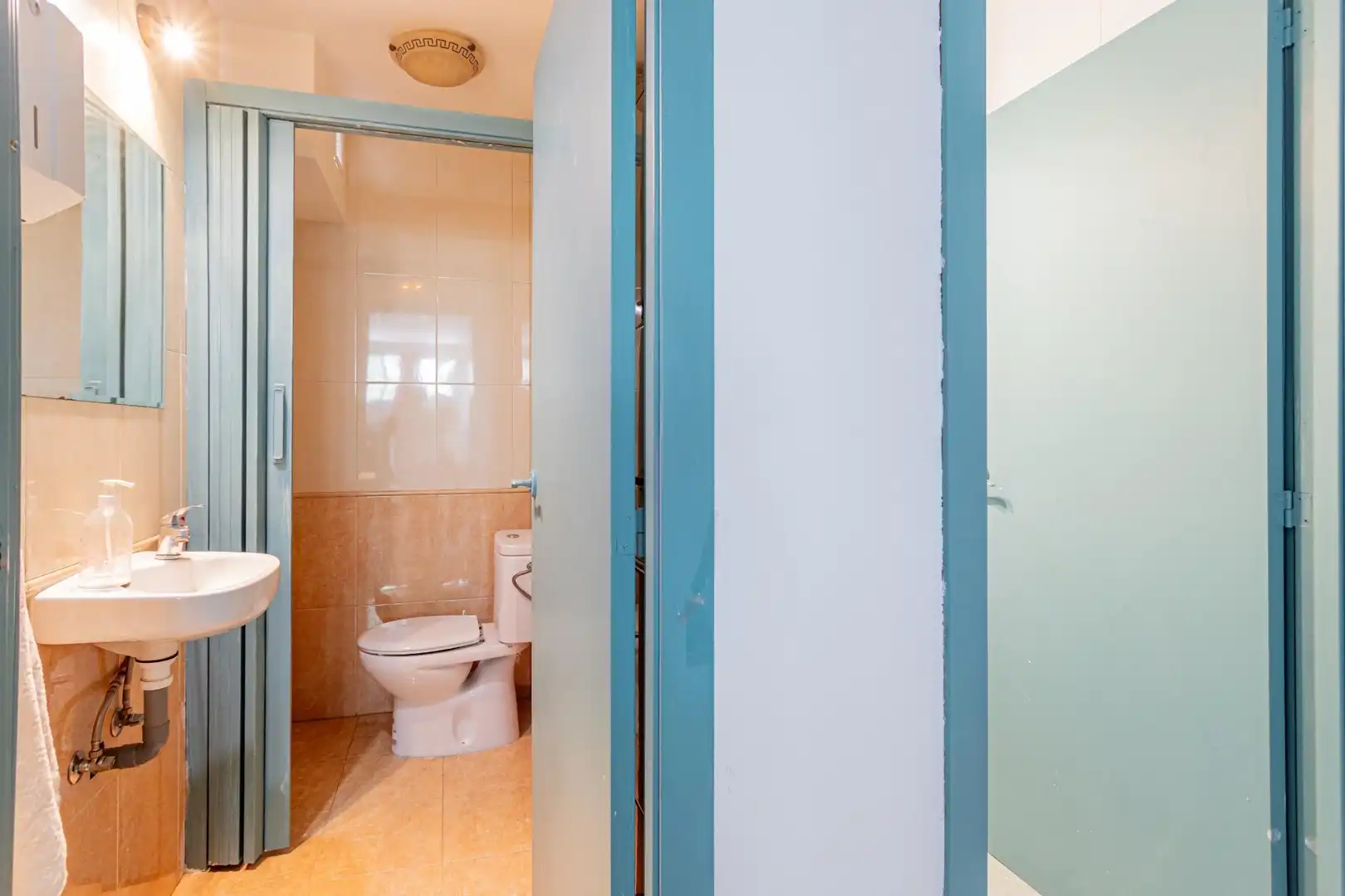 Bathroom of Commercial properties for sale in Tres Cantos