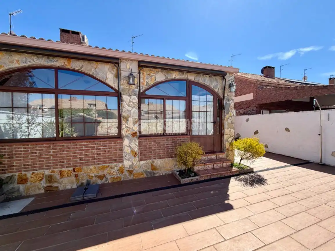 Casa adosada en venta en Villanueva de la Torre