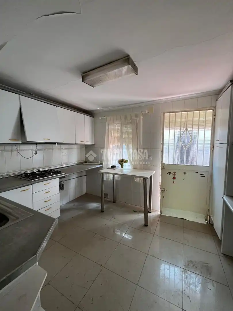 Kitchen of Houses for sale in Alcalá de Guadaira