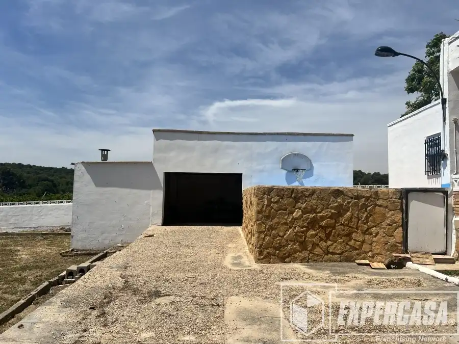 Vista exterior de Casa o xalet en venda en Torrent amb Terrassa i Piscina