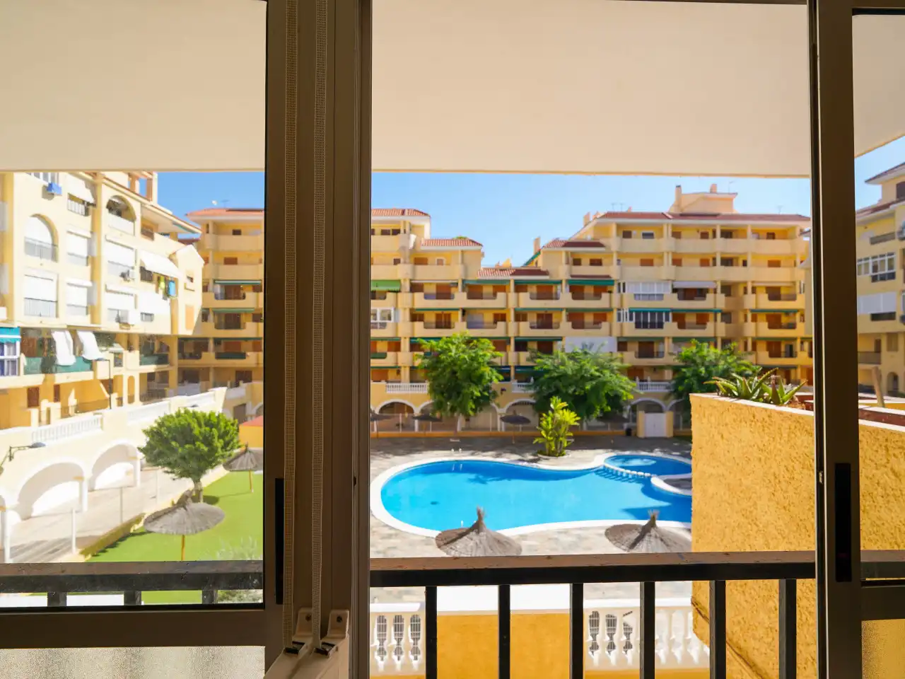 Habitación de Estudio en venta en Torrevieja con Calefacción, Terraza y Piscina