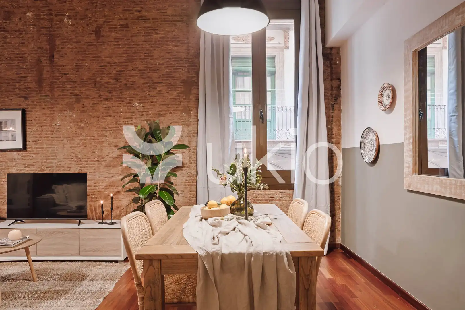 Comedor de Apartamento de alquiler en Barcelona con Aire acondicionado, Calefacción y Amueblado