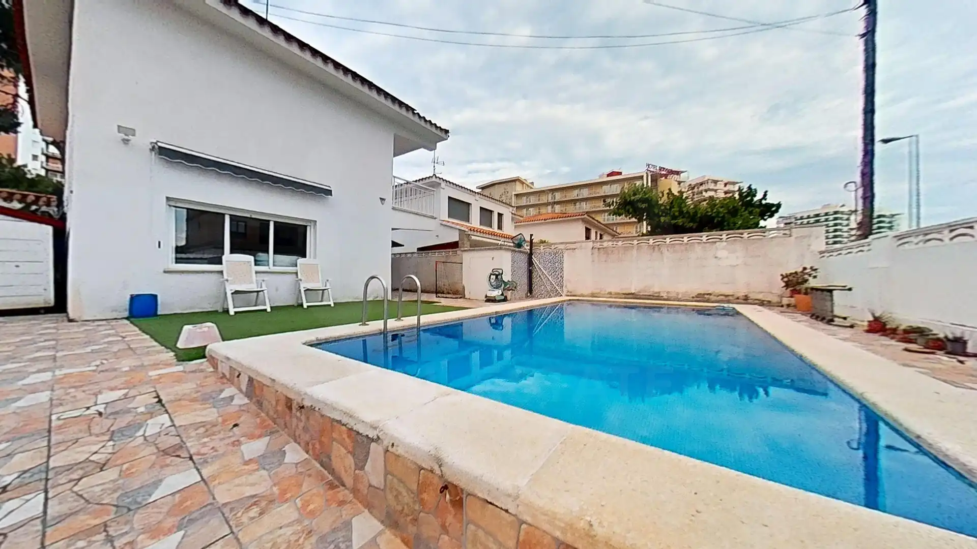 Villa avec piscine à vendre à Heliópolis