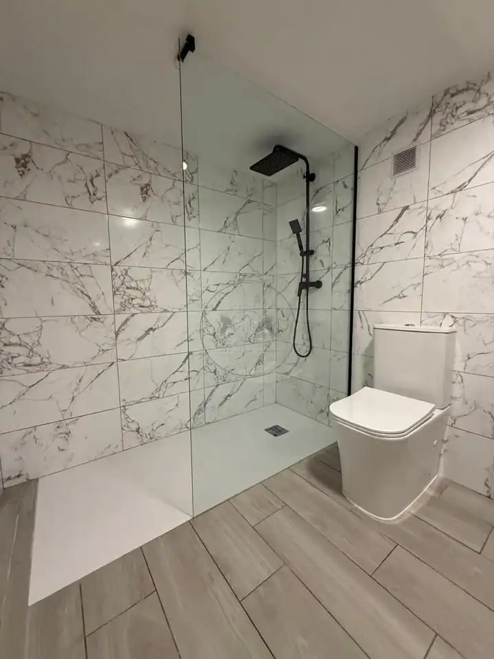 Badezimmer von Büro zur Miete in Madrid mit Klimaanlage