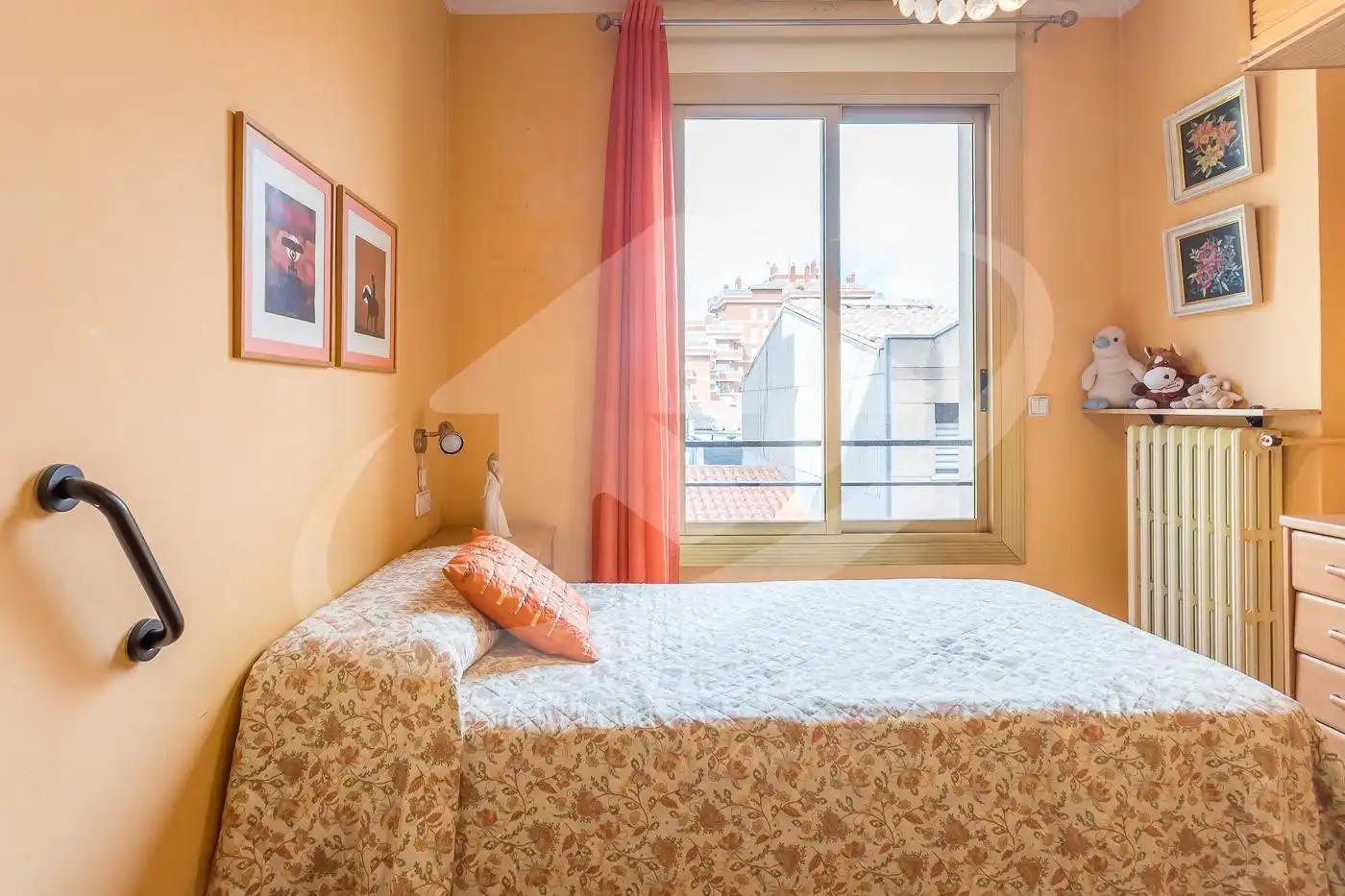 Schlafzimmer von Wohnung zum Verkauf in Sabadell mit Klimaanlage, Heizung und Balkon