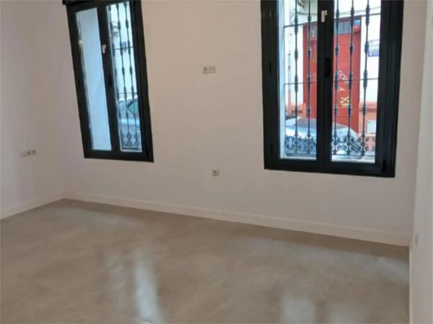 Wohnung zum Verkauf in  Sevilla Capital mit Klimaanlage, Schwimmbad und Balkon