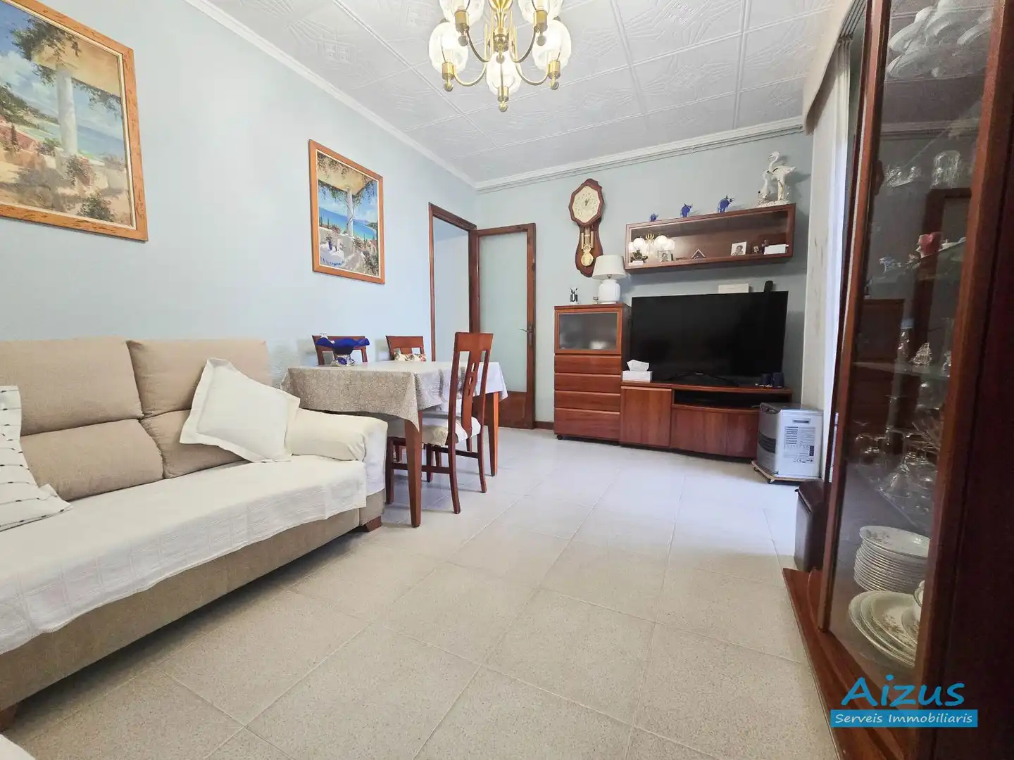 Sala de estar de Casa adosada en venta en Ripollet con Calefacción, Trastero y Horno