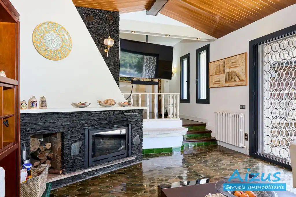 Sala de estar de Casa o chalet en venta en Seva con Aire acondicionado, Calefacción y Jardín privado