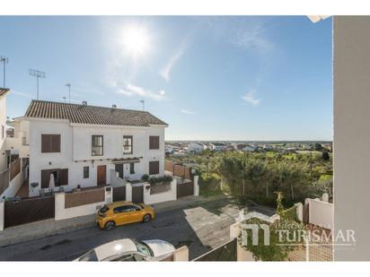 Außenansicht von Einfamilien-Reihenhaus zum verkauf in Villablanca mit Privatgarten, Terrasse und Schwimmbad