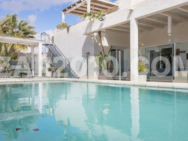 Villa con piscina in vendita a Calle Romero