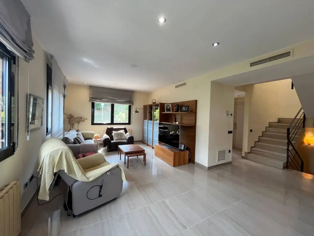 Living room of Houses for rent in Girona  with Air Conditioner, Heating and Terrace