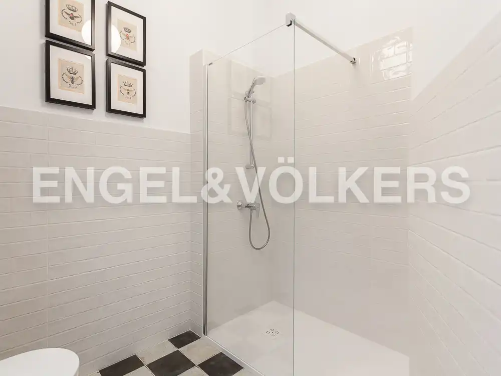 Bathroom of Flat for rent in Valencia  with Heating, Parquet flooring and Terrace