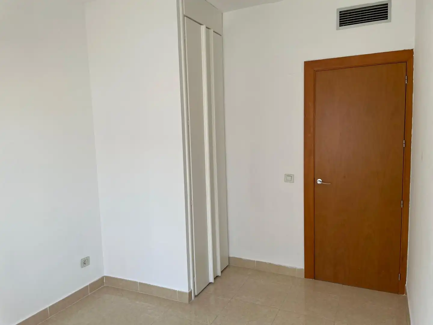 Flat for rent in  Sevilla Capital  with Air Conditioner, Terrace and Balcony