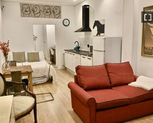 Living room of Flat to rent in  Madrid Capital  with Air Conditioner and Balcony