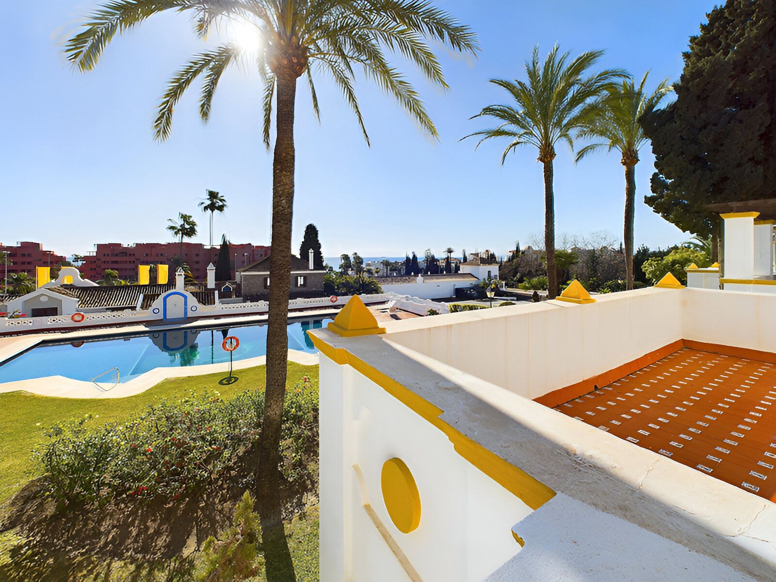 Exterior view of Single-family semi-detached for sale in Estepona  with Air Conditioner, Terrace and Storage room
