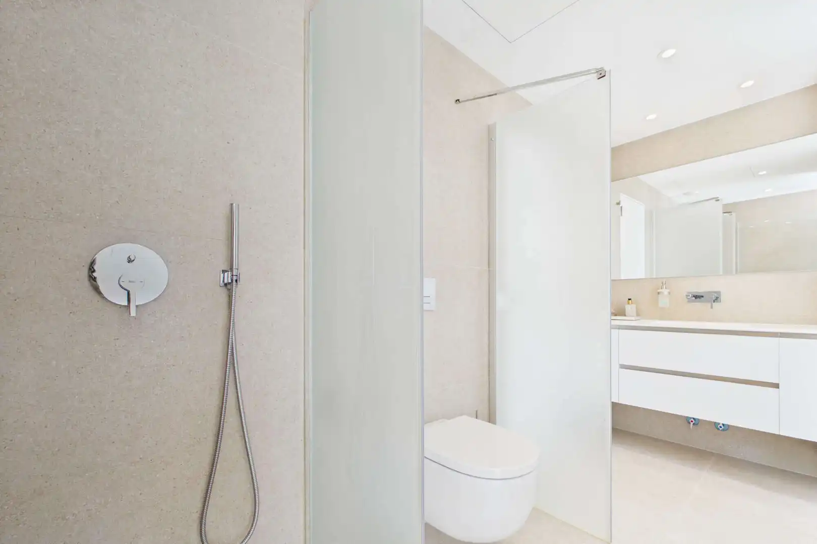 Badezimmer von Einfamilien-Reihenhaus zum Verkauf in Capdepera mit Klimaanlage, Terrasse und Möbliert