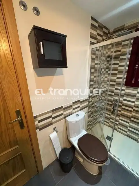 Baño de Piso de alquiler en Parla con Aire acondicionado, Piscina y Amueblado