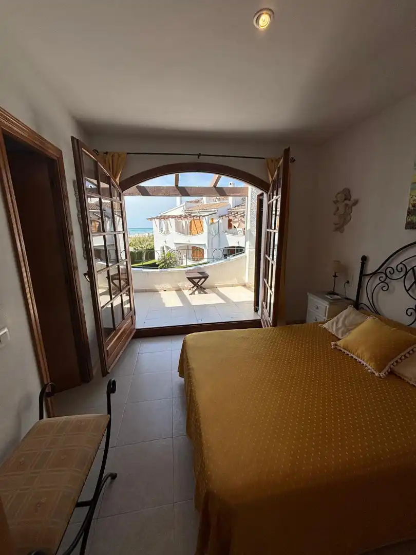 Habitación de Casa adosada en venta en Vandellòs i l'Hospitalet de l'Infant con Aire acondicionado, Jardín privado y Terraza