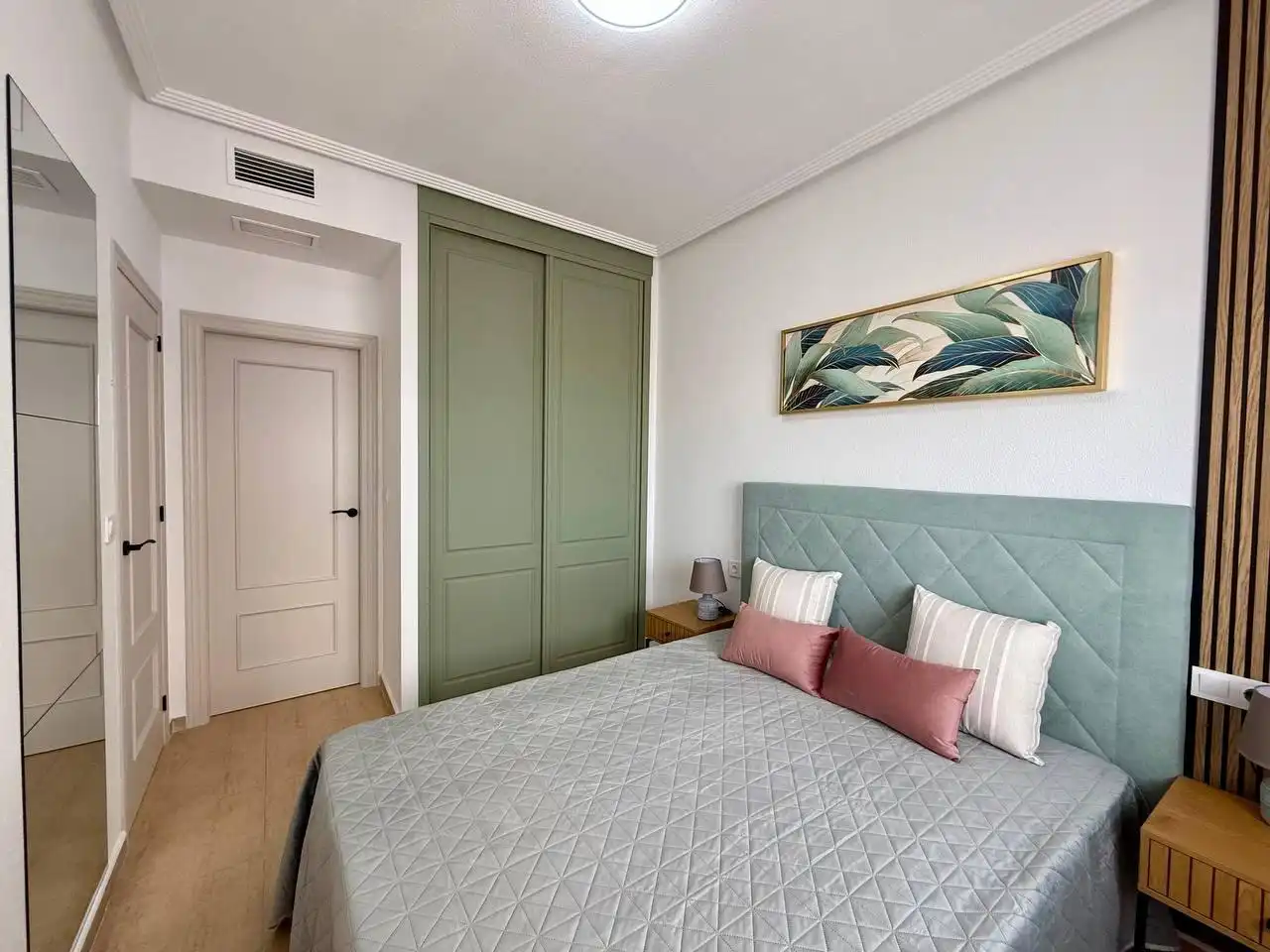 Habitación de Apartamento en venta en Guardamar del Segura con Aire acondicionado, Jardín privado y Terraza