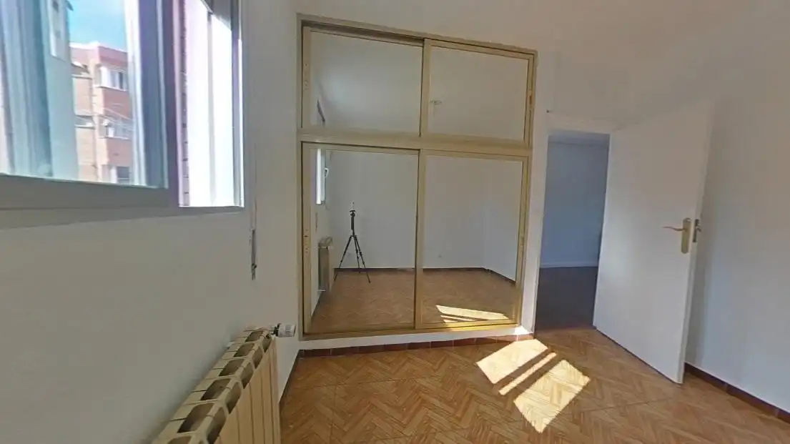Habitación de Piso en venta en Madrid con Calefacción, Terraza y Horno