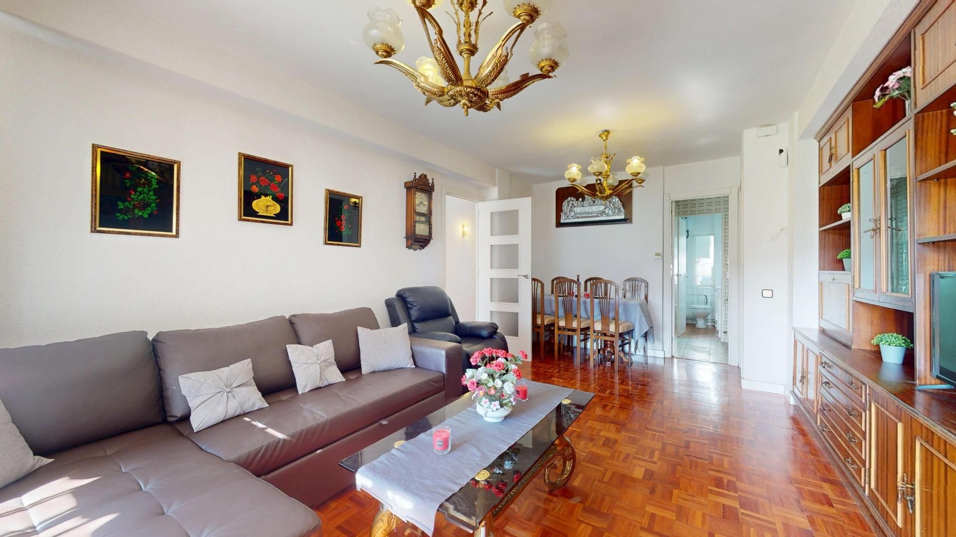 Sala d'estar de Pis en venda en  Madrid Capital amb Calefacció, Terrassa i Alarma