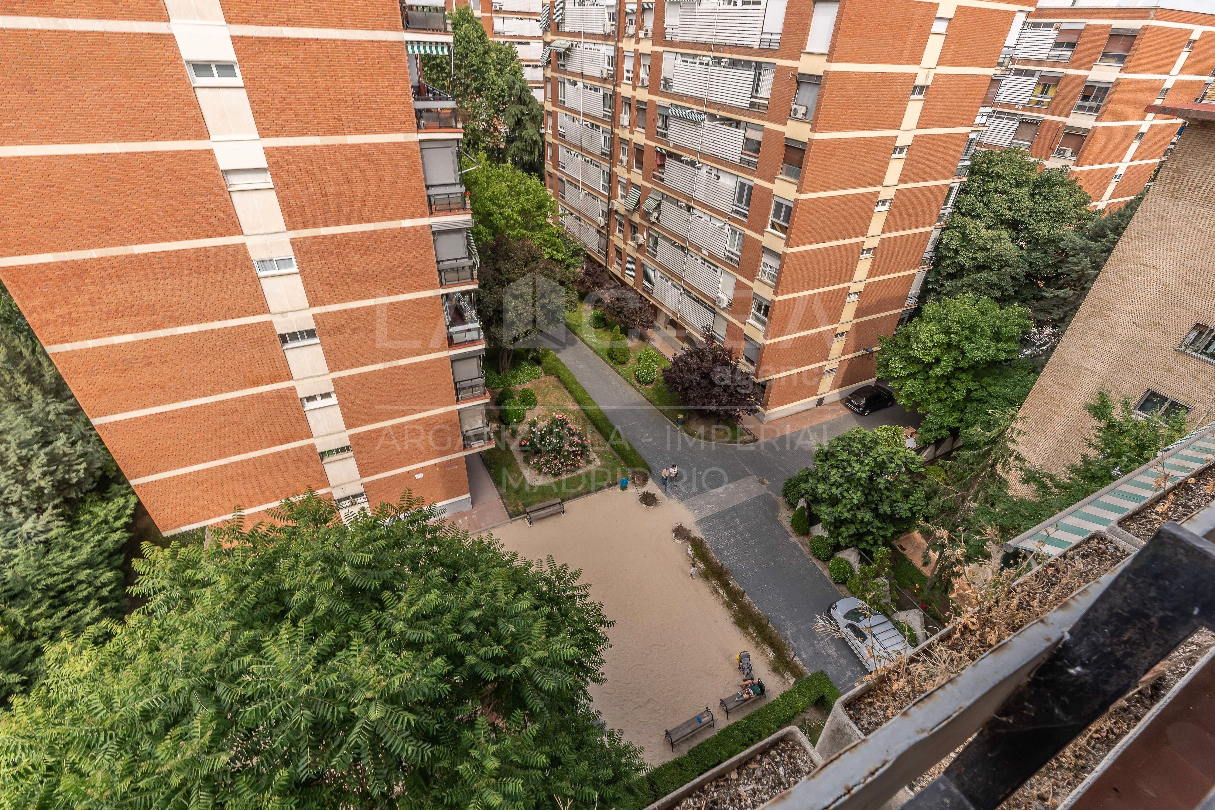 Vista exterior de Pis en venda en  Madrid Capital amb Calefacció i Terrassa