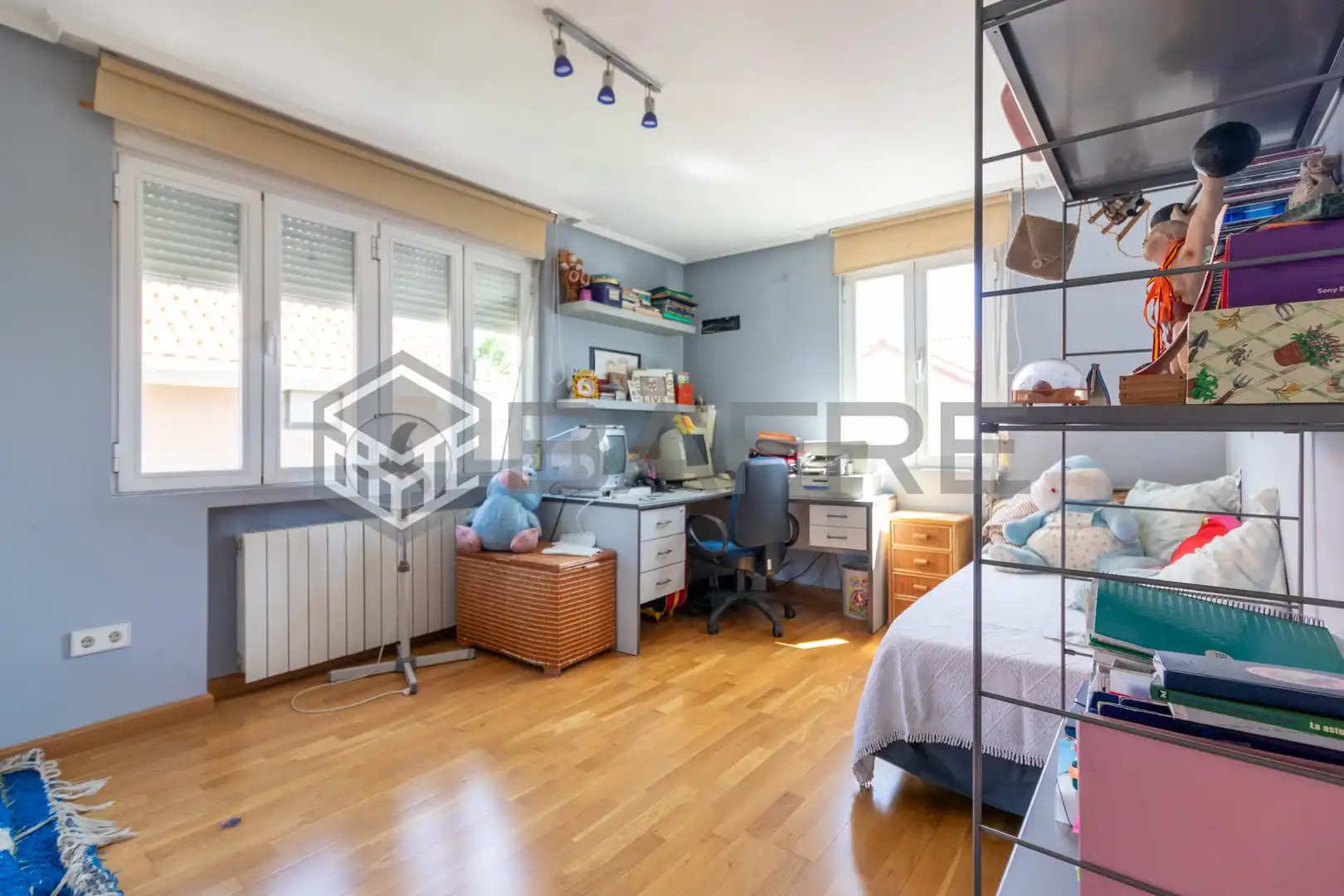 Dormitori de Casa o xalet en venda en Madrid amb Aire condicionat, Calefacció i Jardí privat