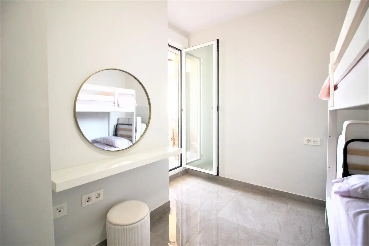 Bedroom of Flat for rent in Roquetas de Mar  with Terrace, Furnished and Community pool