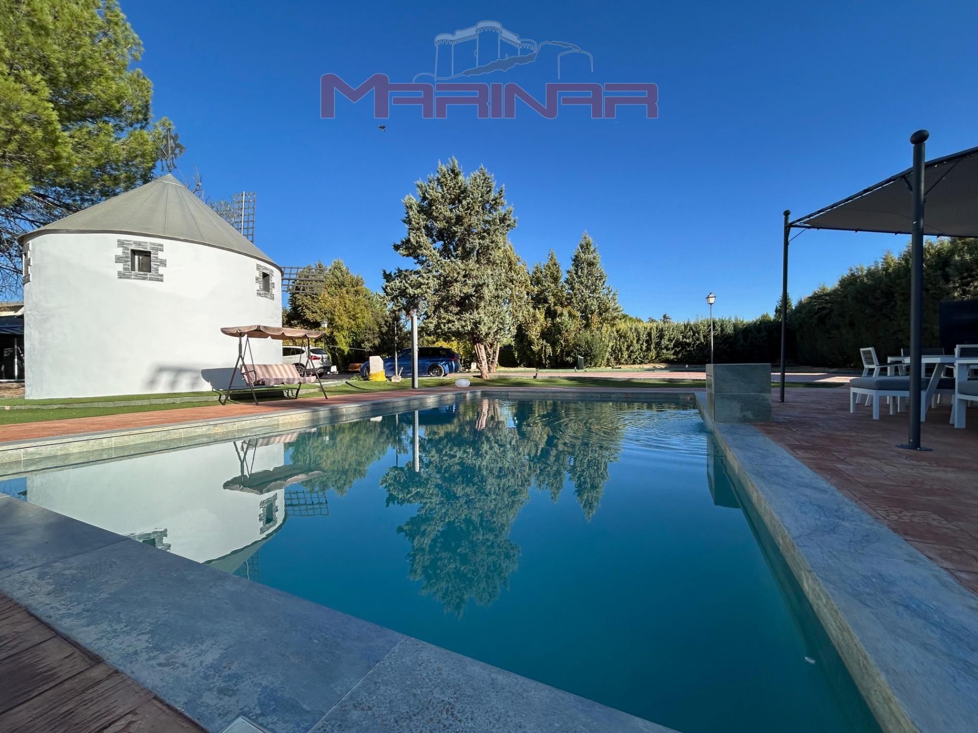 Piscina de Casa o xalet en venda en Colmenar de Oreja amb Aire condicionat, Calefacció i Jardí privat