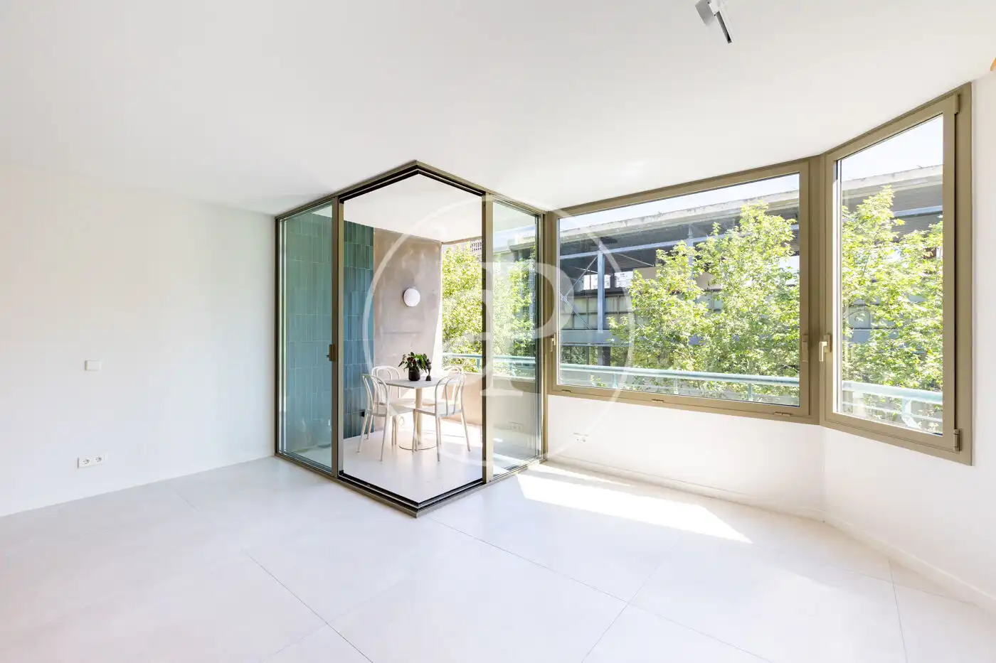 Außenansicht von Wohnung zum Verkauf in  Barcelona Capital mit Klimaanlage, Heizung und Terrasse