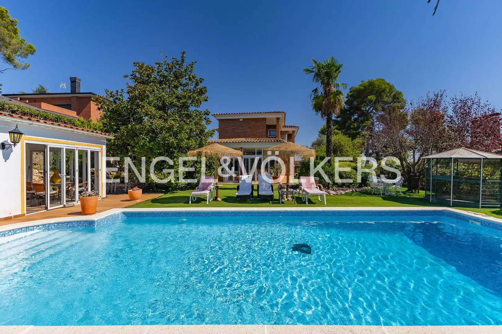 Casa amb terrassa en venda a Carrer de Can Domènec