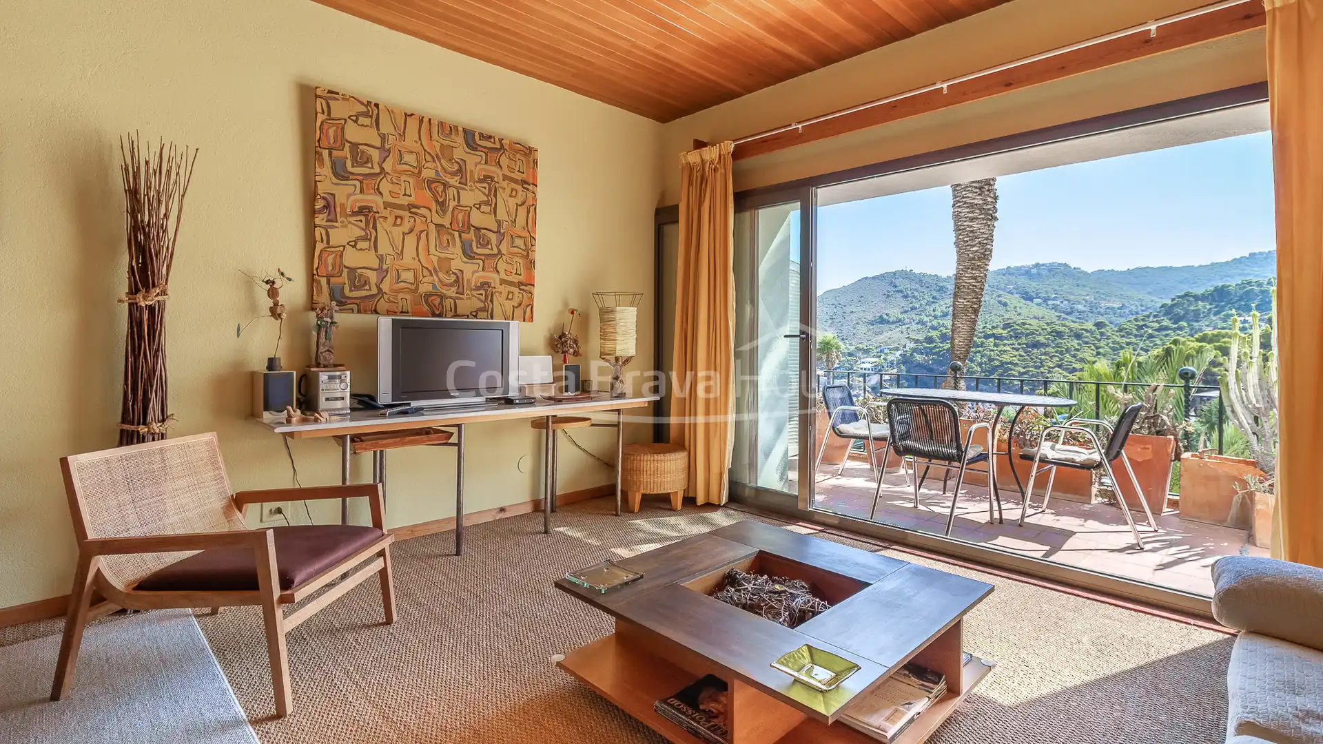 Wohnzimmer von Wohnungen zum Verkauf in Begur mit Terrasse, Schwimmbad und Ofen