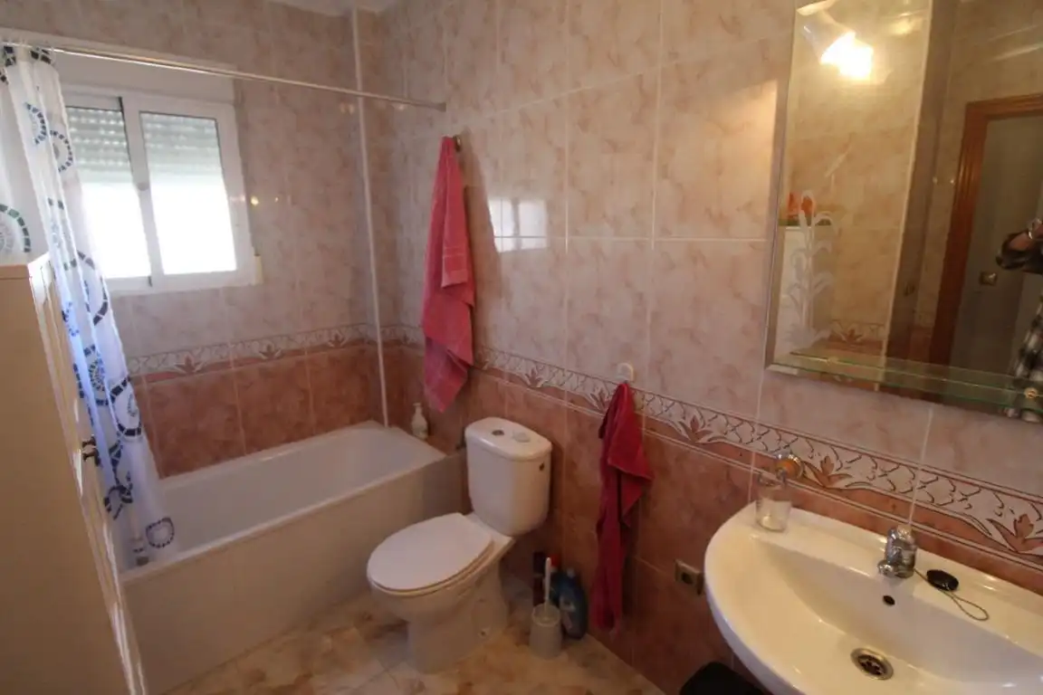 Bany de Casa adosada en venda en Orihuela amb Jardí privat, Terrassa i Moblat