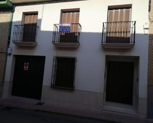 Vista exterior de Casa o xalet en venda en Pedro Muñoz amb Aire condicionat, Jardí privat i Terrassa