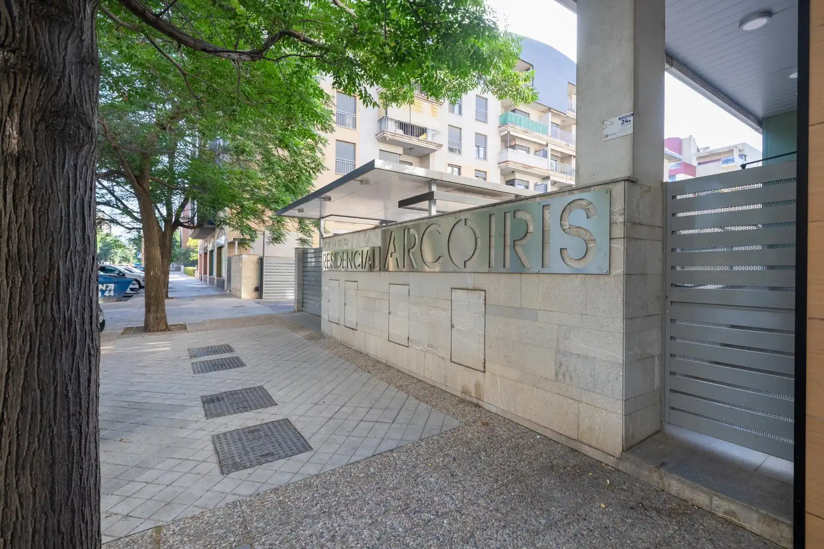 Vista exterior de Apartament en venda en Granada amb Aire condicionat, Calefacció i Jardí privat