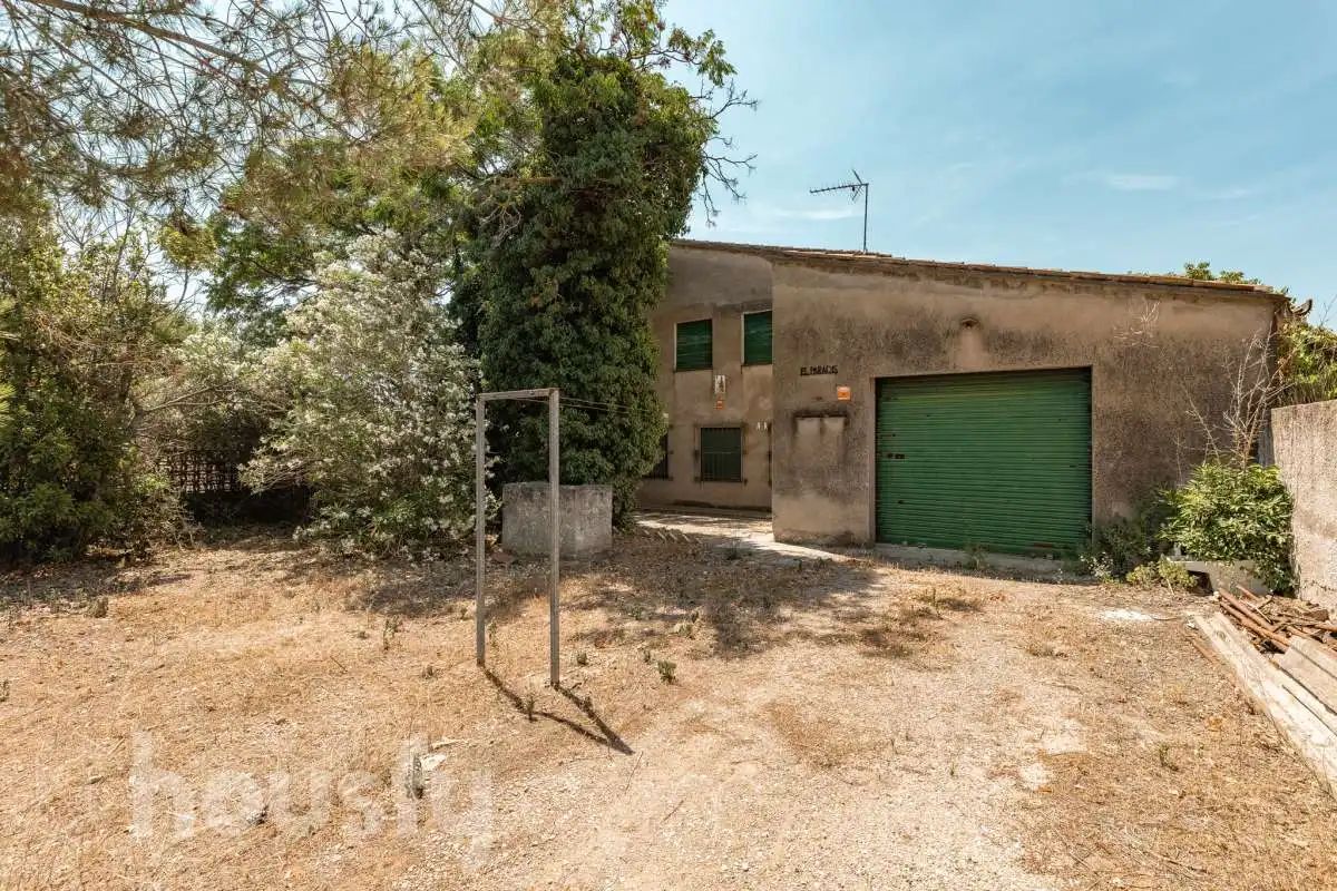 Außenansicht von Haus oder Chalet zum Verkauf in Torrelavit mit Privatgarten, Terrasse und Balkon