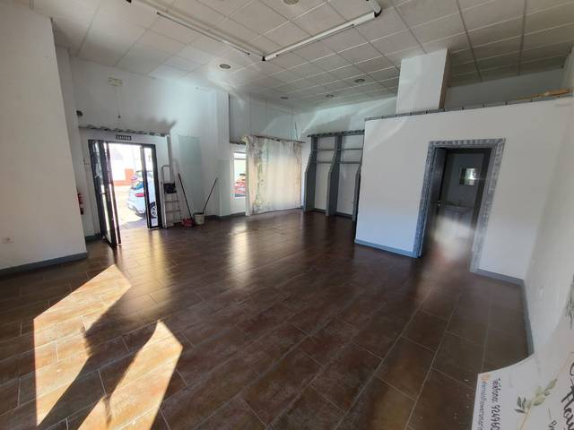 Local comercial en Alquiler en Calle Figueira da Foz, 2 en La Estación